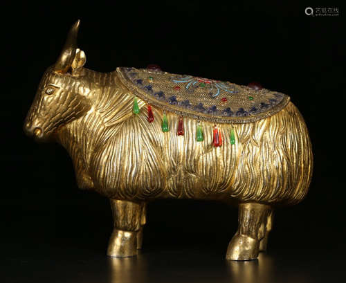 A GILT BRONZE COW ORNAMENT EMBEDDED WITH GEM