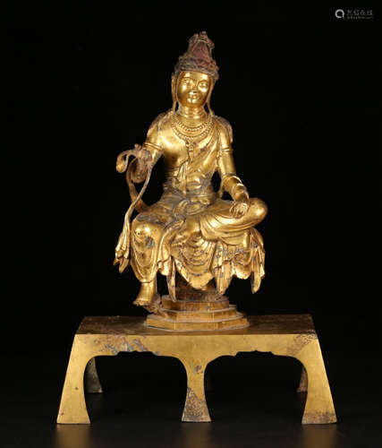 A GILT BRONZE GUANYIN BUDDHA STATUE