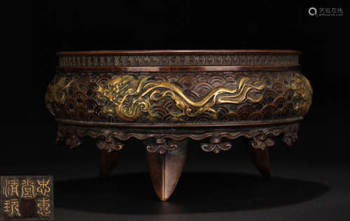 A GILT BRONZE CENSER WITH DRAGON PATTERN