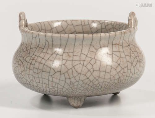 A GUAN YAO GLAZE CENSER WITH ICE PATTERN