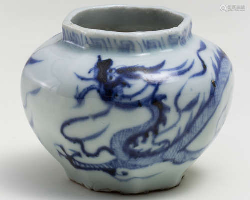 A BLUE&WHITE GLAZE DRAGON PATTERN JAR