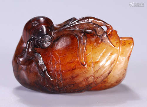 AN OLD HETIAN JADE PENDANT SHAPED WITH DUCK