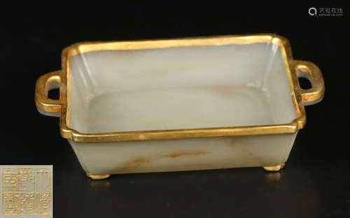 AN OLD HETIAN JADE BRUSH WASHER EMBEDDED WITH GILT SILVER