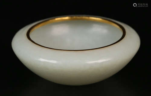 A HETIAN JADE BRUSH WASHER EMBEDDED WITH GILT SILVER