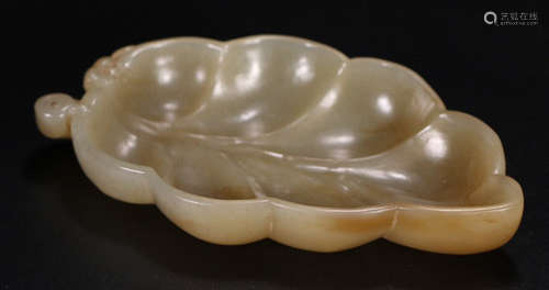 A HETIAN JADE BRUSH WASHER SHAPED WITH LEAF