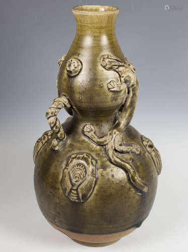 A CELADON GLAZED DOUBLE-GOURD VASE