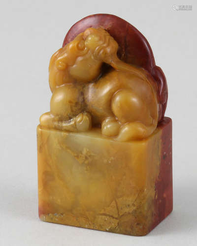 A SOAPSTONE CARVED LION SHAPE SEAL