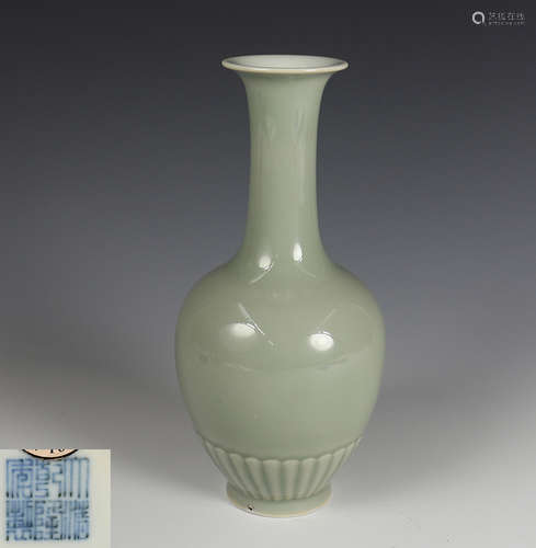 A DAQING QIANLONG MARK CELADON BALUSTER VASE