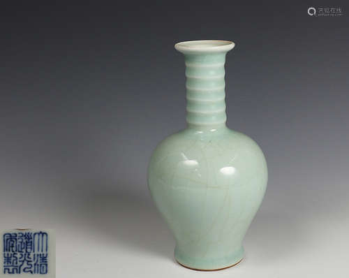 A DAQING DAOGUANG NIANZHI MARK CELADON VASE