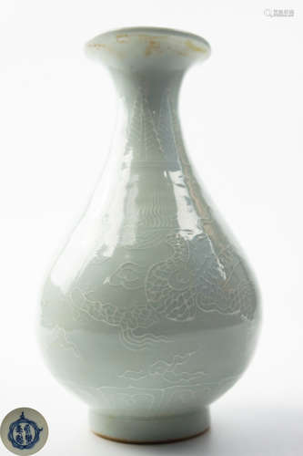 A YONGLE NIANZHI MARK WHITE GLAZED VASE