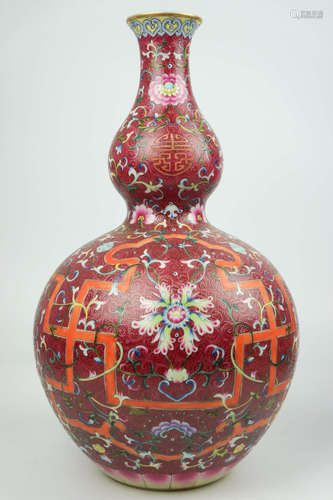 A DAQING QIANLONG NIANZHI MARK GOURD VASE