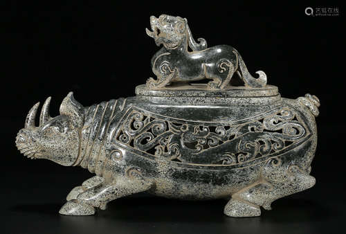 A HETIAN JADE CARVED CENSER WITH BEAST SHAPE