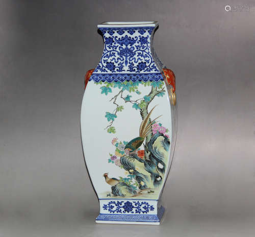 A CHINESE BLUE&WHITE FAMILLE ROSE PORCELAIN ZUN VASE