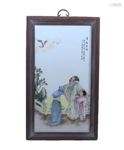 A PAIR OF CHINESE FAMILLE ROSE PORCELAIN PLATE PAINTINGS