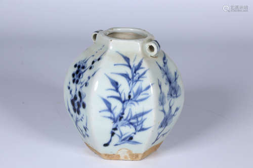 BLUE AND WHITE HEXAGONAL LOBED 'PLANTS' SMALL JAR