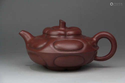 A CHINESE PURPLE SAND TEAPOT