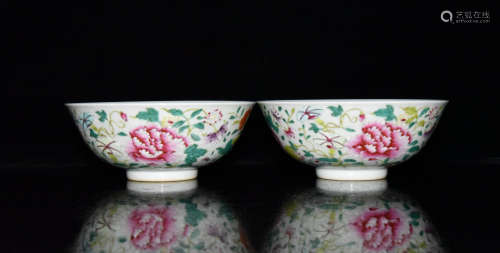 A Pair of Chinese Famille Rose Floral Porcelain Bowls