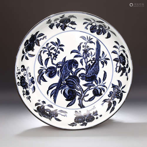 A Chinese Blue and White Floral Porcelain Plate