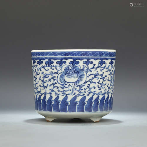 A Chinese Blue and White Floral Porcelain Three-legged Incense Burner