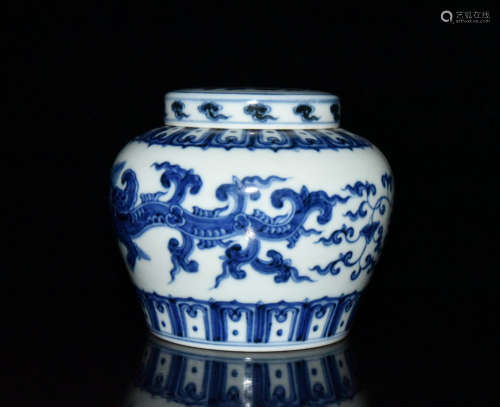 A Chinese Famille Rose Dragon Pattern Porcelain Jar