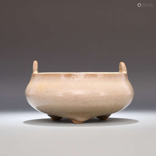 A Chinese Royal Kiln Porcelain Three-legged Incense Burner
