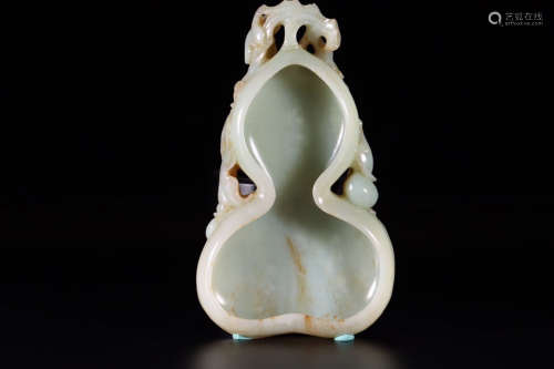 A Chinese Carved Hetian Jade Gourd-shaped Brush Pot
