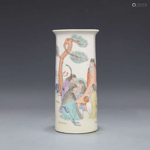 A Chinese Famille Rose Figure Painted Porcelain Hats Standing