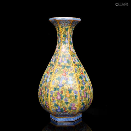 A Chinese Enamel Gild Gourd Pattern Porcelain Vase