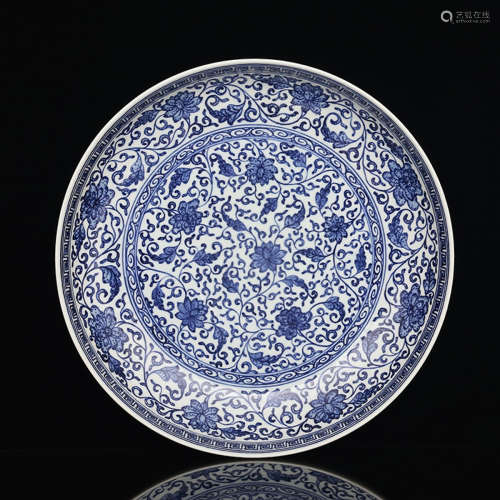 A Chinese Blue and White Floral  Twine Pattern Porcelain Plate