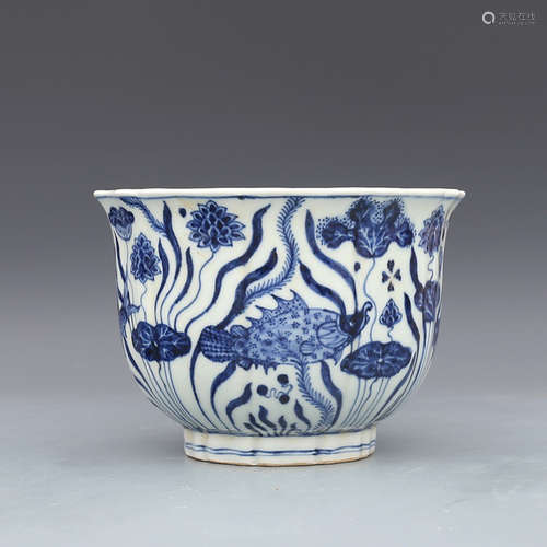 A Chinese Blue and White Floral Porcelain Bowl