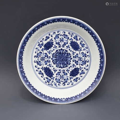 A Chinese Blue and White Floral Twine Pattern Porcelain Plate