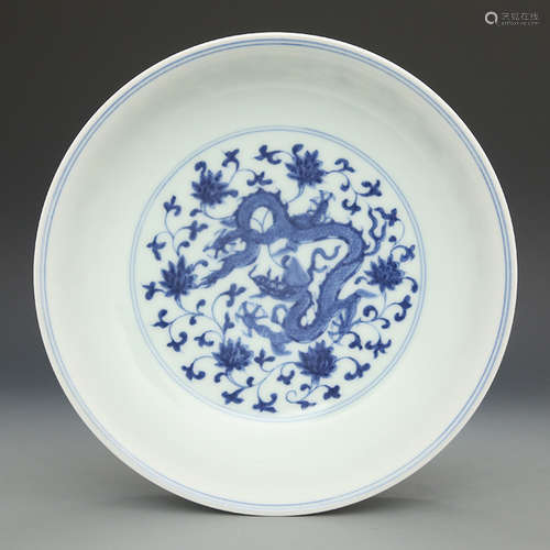 A Chinese Blue and White Dragon Pattern Porcelain Plate