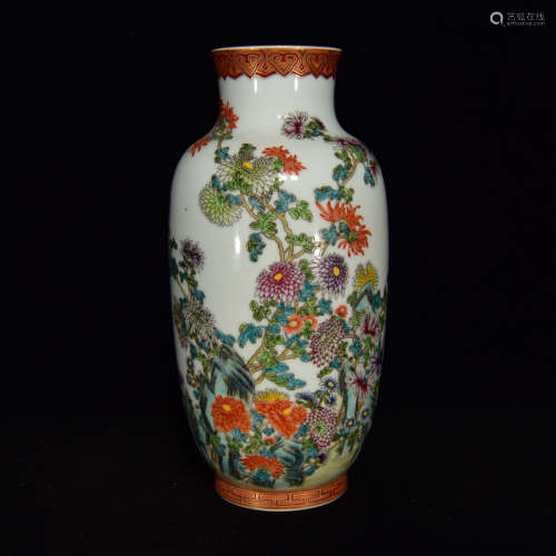 A Chinese Famille Rose Chrysanthemum Painted Porcelain Vase