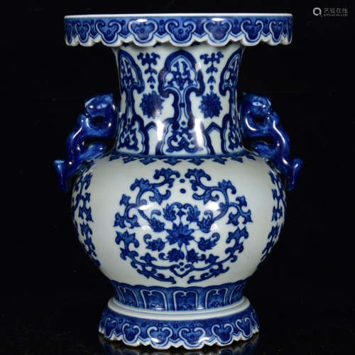 A Chinese Blue and White Floral Porcelain Welt Top Vase