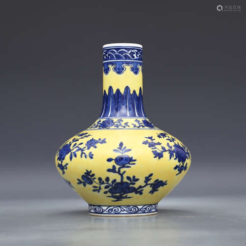 A Chinese Yellow Blue and White Porcelain Oblate Belly Vase