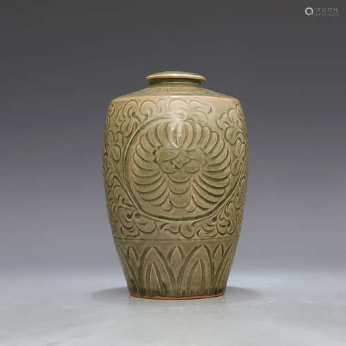 A Chinese Floral Carved Yaozhou Kiln Porcelain Vase