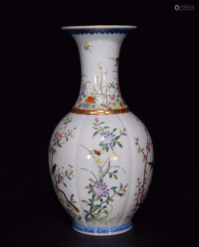 A Chinese Enamel Flower&Bird Pattern Porcelain Vase