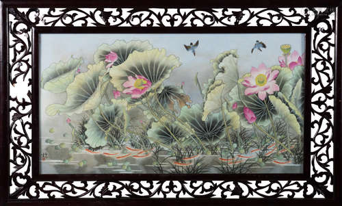 FAMILLE ROSE PORCELAIN PLAQUE 'POND SCENERY'