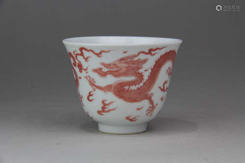 A CHINESE IRON RED DRAGON PATTERN PORCELAIN CUP