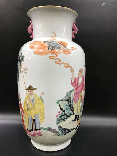 A CHINESE FAMILLE ROSE FIGURE PAINTED PORCELAIN VASE