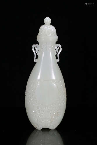 A CHINESE DOUBLE EARS HETIAN JADE VASE