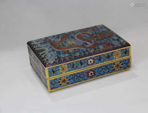 A CHINESE DRAGON PATTERN CLOISONNE BOX WITH COVER