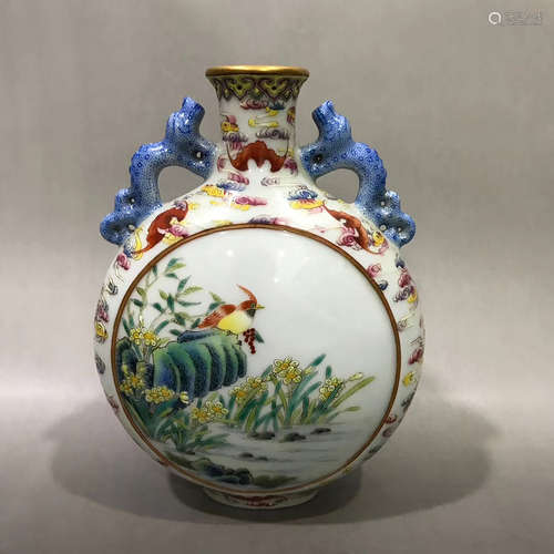 A CHINESE FAMILLE ROSE FLOWER&BIRD PATTERN PORCELAIN VASE