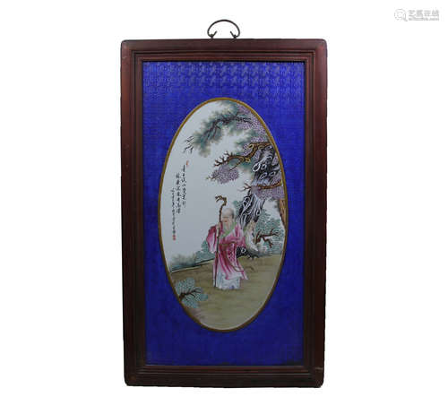 A CHINESE FAMILLE ROSE PORCELAIN PLATE PAINTING HANGING PLAQUE