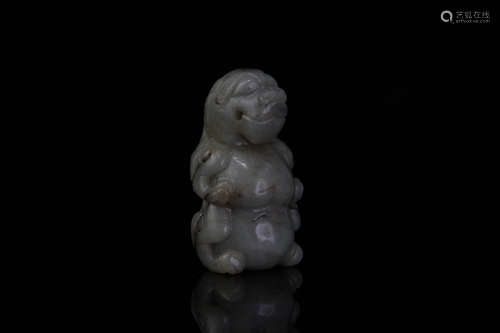 A CHINESE CARVED HETIAN JADE ORNAMENT