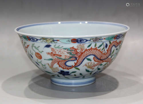 A CHINESE MULTI COLORED DRAGON PATTERN PORCELAIN BOWL