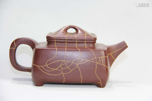 A CHINESE GILD PURPLE SAND SQUARE TEAPOT