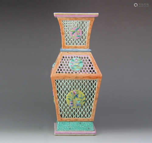 A CHINESE PIERCING PORCELAIN SQUARE VASE