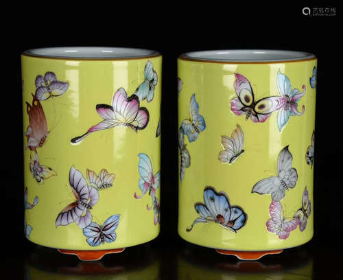 A CHINESE LEMON YELLOW BUTTERFLY PORCELAIN BRUSH POT