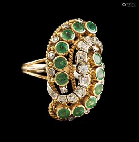 A ringGoldSet with 12 round cut emeralds totalling (ca.1.50ct) and 23 small antique cut and